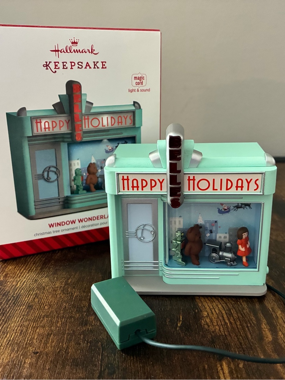 Hallmark Keepsake “Window Wonderland” 2014 Christmas Ornament NIB